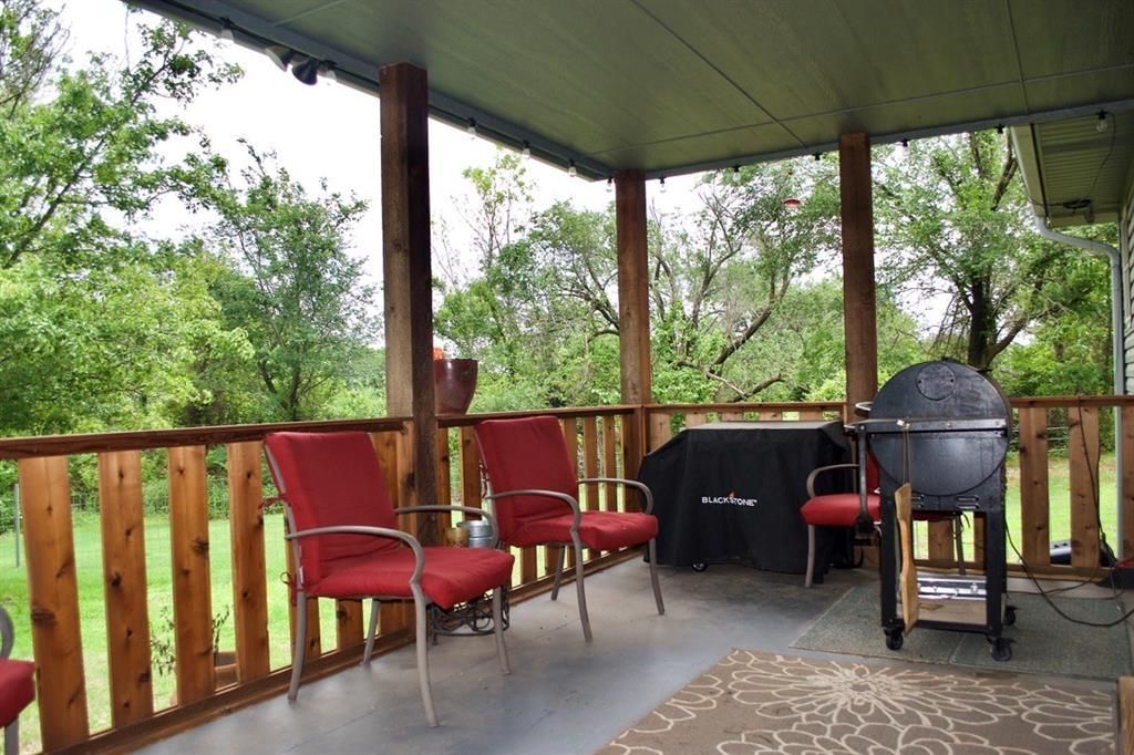 Image 4 of property listing at 980916 S Highway 18, Chandler, OK 74834