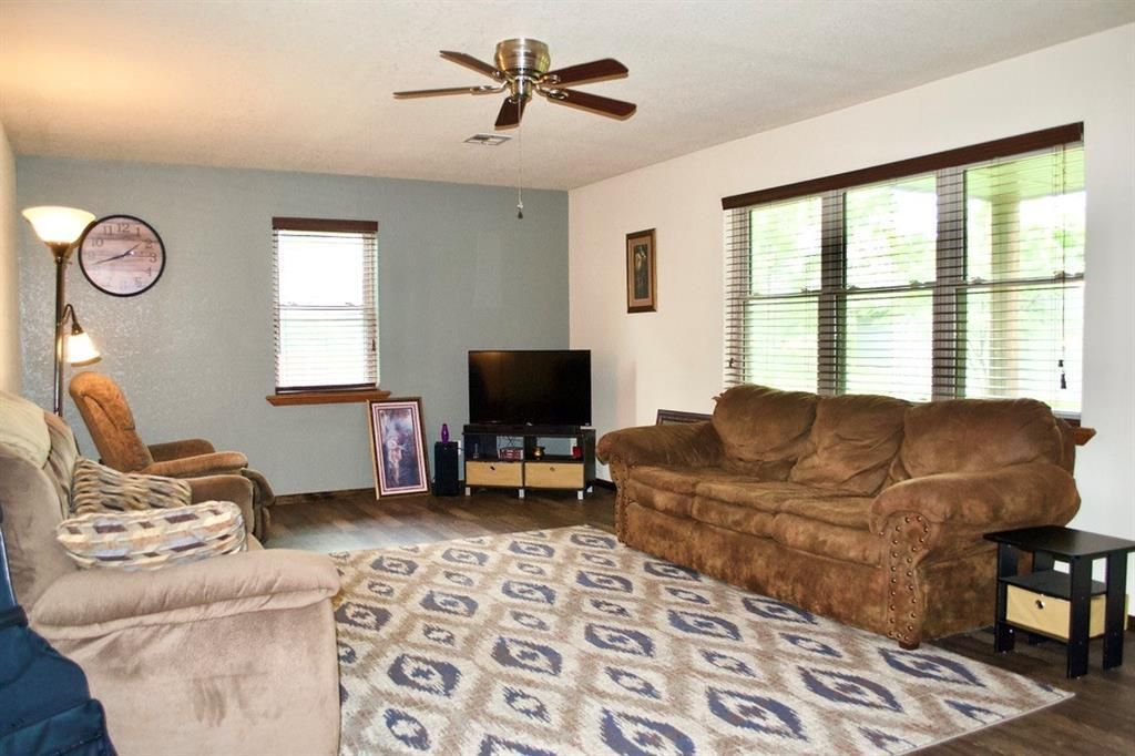 Image 7 of property listing at 980916 S Highway 18, Chandler, OK 74834