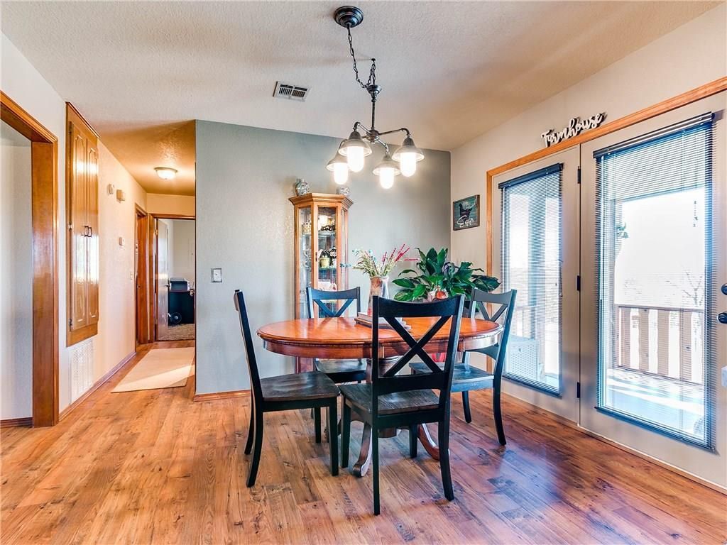 Image 8 of property listing at 980916 S Highway 18, Chandler, OK 74834