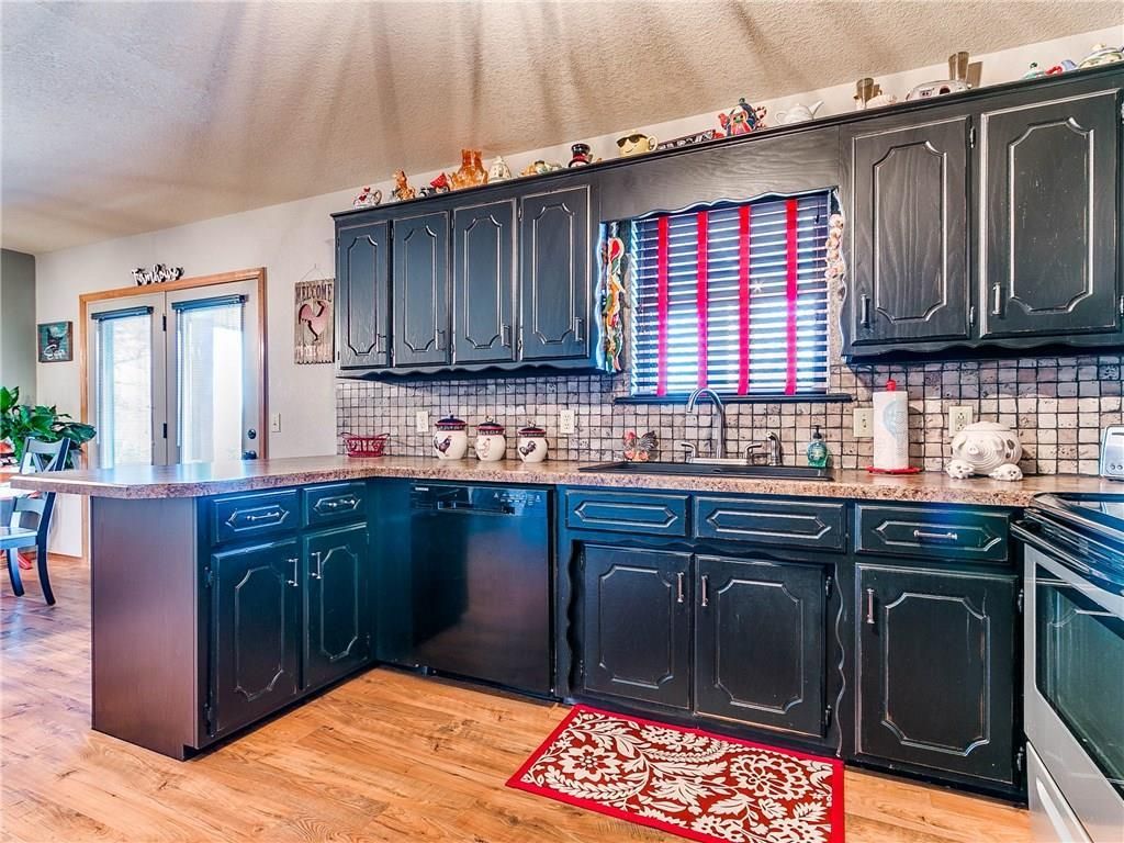 Image 9 of property listing at 980916 S Highway 18, Chandler, OK 74834