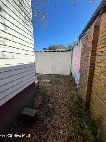 216 Marstellar Street, Wilmington, NC 28401