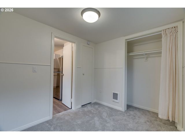 -1 Se 127TH Pl, Portland, OR 97236