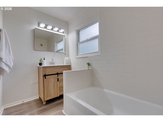 -1 Se 127TH Pl, Portland, OR 97236