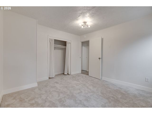 -1 Se 127TH Pl, Portland, OR 97236
