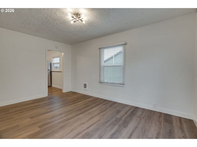-1 Se 127TH Pl, Portland, OR 97236