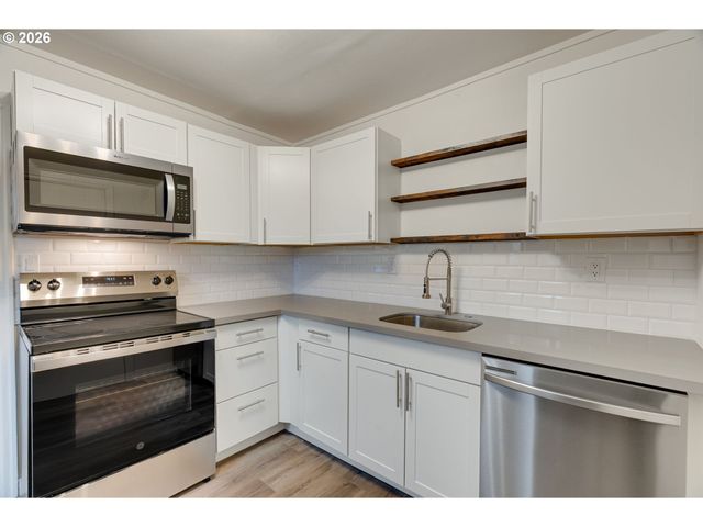 -1 Se 127TH Pl, Portland, OR 97236