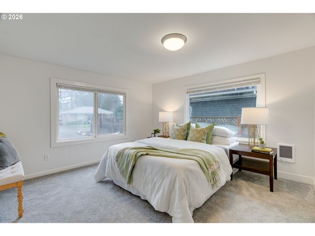 -1 Se 127TH Pl, Portland, OR 97236