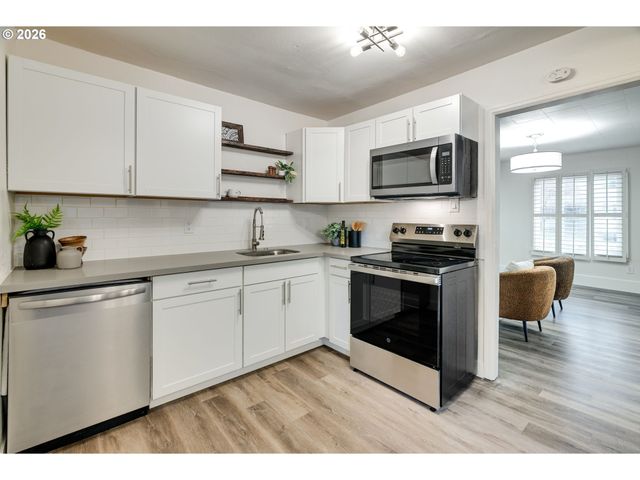 -1 Se 127TH Pl, Portland, OR 97236