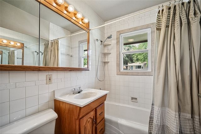 1812 Pearl Drive, West Des Moines, IA 50265