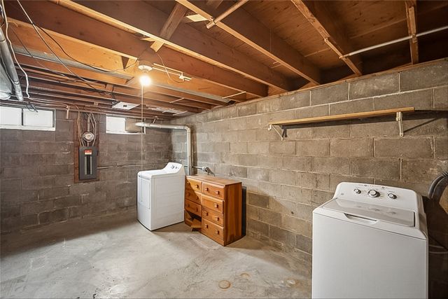 1812 Pearl Drive, West Des Moines, IA 50265
