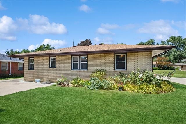 1812 Pearl Drive, West Des Moines, IA 50265