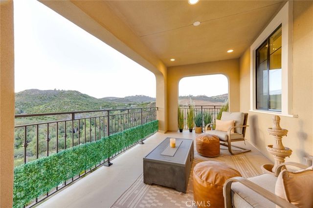 3075 Rue De Latour, Vista, CA 92084
