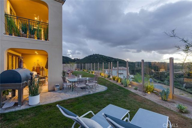 3075 Rue De Latour, Vista, CA 92084