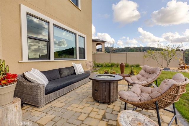 3075 Rue De Latour, Vista, CA 92084