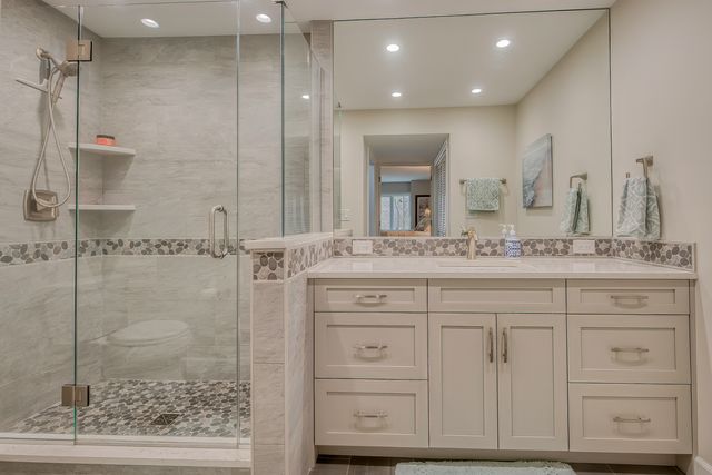 2 Oak Brook Club Drive C103, Oak Brook, IL 60523