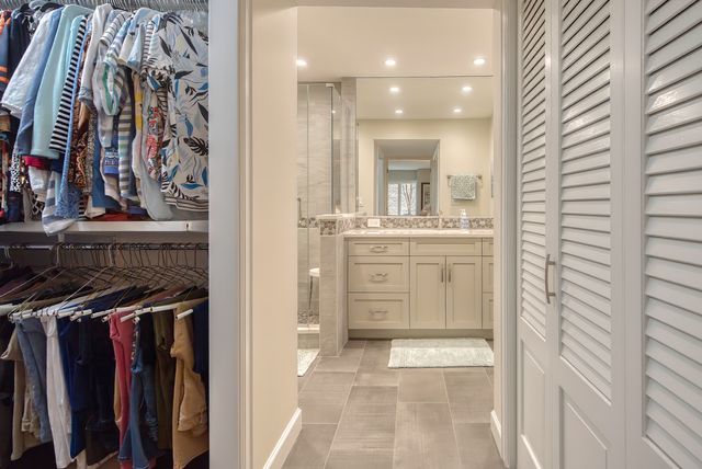 2 Oak Brook Club Drive C103, Oak Brook, IL 60523