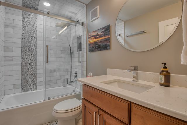 2 Oak Brook Club Drive C103, Oak Brook, IL 60523