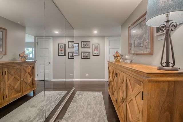 2 Oak Brook Club Drive C103, Oak Brook, IL 60523