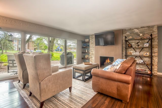2 Oak Brook Club Drive C103, Oak Brook, IL 60523