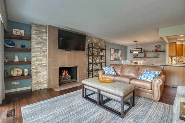 2 Oak Brook Club Drive C103, Oak Brook, IL 60523