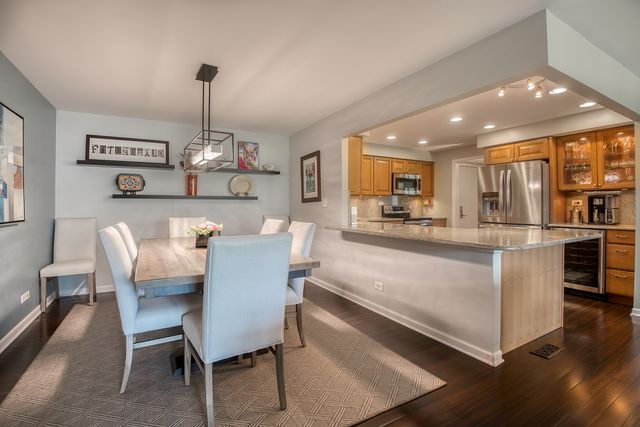 2 Oak Brook Club Drive C103, Oak Brook, IL 60523