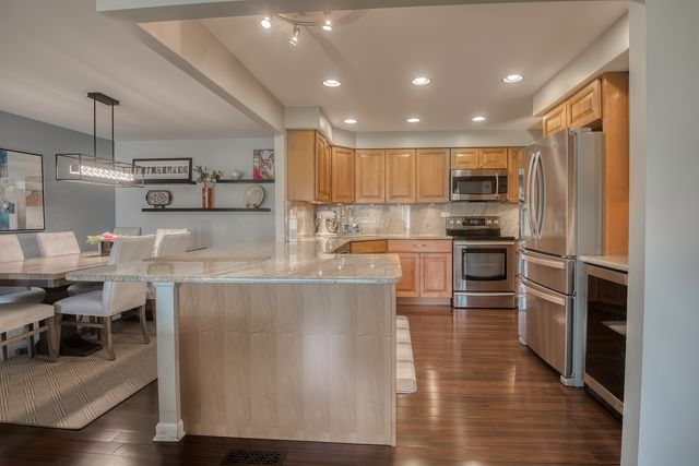 2 Oak Brook Club Drive C103, Oak Brook, IL 60523