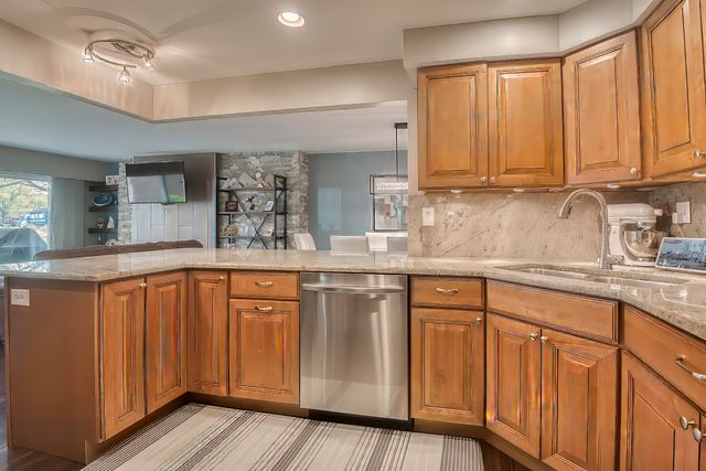 2 Oak Brook Club Drive C103, Oak Brook, IL 60523