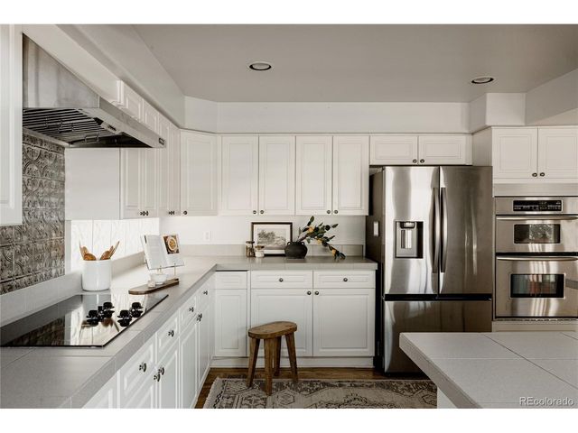10011 Oak Leaf Way, Littleton, CO 80129