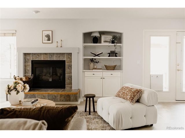 10011 Oak Leaf Way, Littleton, CO 80129