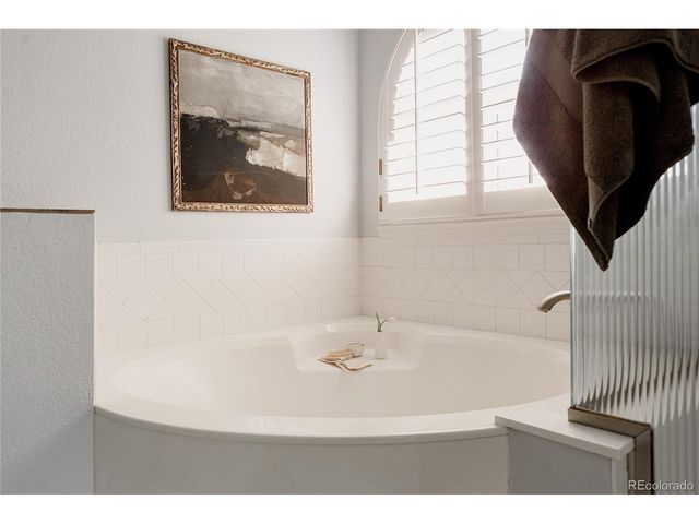 10011 Oak Leaf Way, Littleton, CO 80129