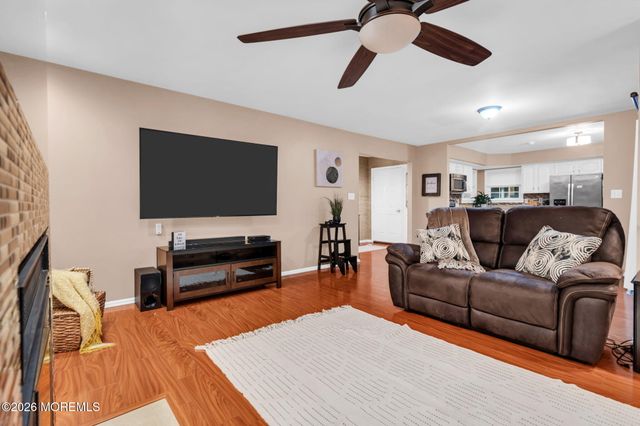 17 Betsy Ross Drive, Monroe, NJ 08831