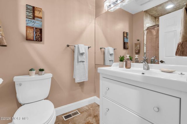 17 Betsy Ross Drive, Monroe, NJ 08831