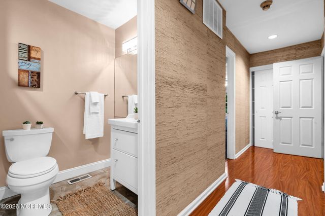 17 Betsy Ross Drive, Monroe, NJ 08831