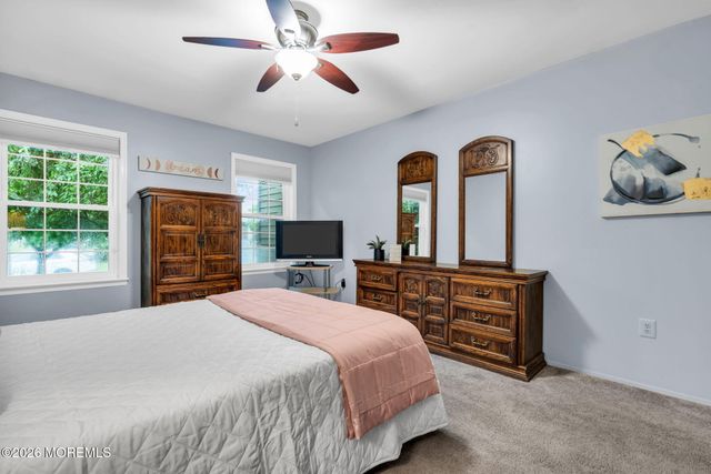 17 Betsy Ross Drive, Monroe, NJ 08831
