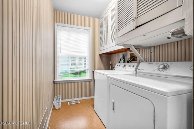 17 Betsy Ross Drive, Monroe, NJ 08831