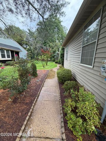 17 Betsy Ross Drive, Monroe, NJ 08831