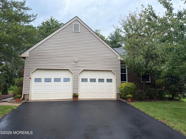 17 Betsy Ross Drive, Monroe, NJ 08831