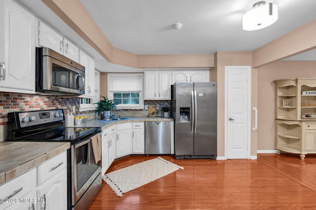 17 Betsy Ross Drive, Monroe, NJ 08831