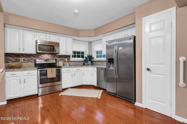 17 Betsy Ross Drive, Monroe, NJ 08831