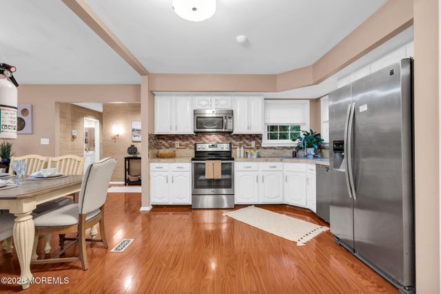 17 Betsy Ross Drive, Monroe, NJ 08831