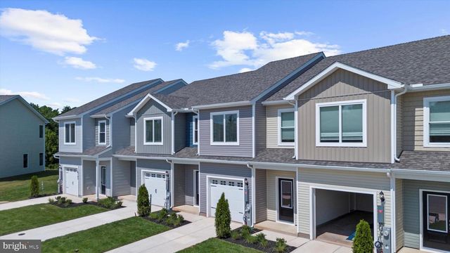 8143 BARTHOLOMEW CT, Baltimore, MD 21206