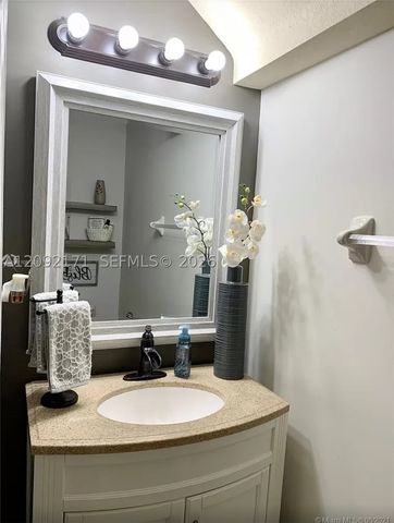 373 NE 37th Ave, Homestead, FL 33033