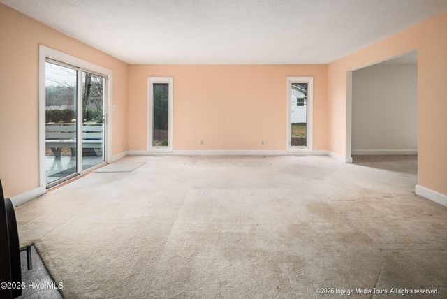 313 King George Road, Greenville, NC 27858