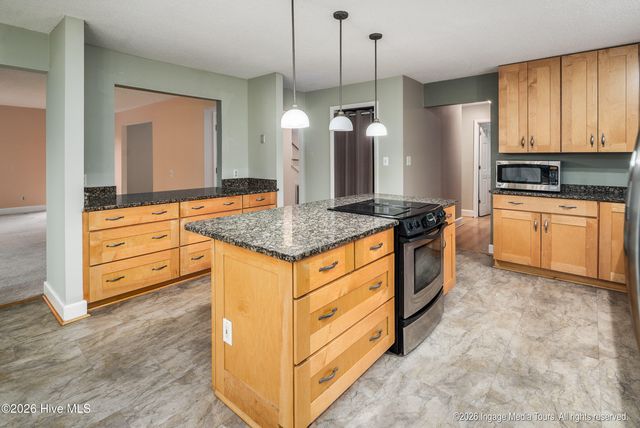 313 King George Road, Greenville, NC 27858