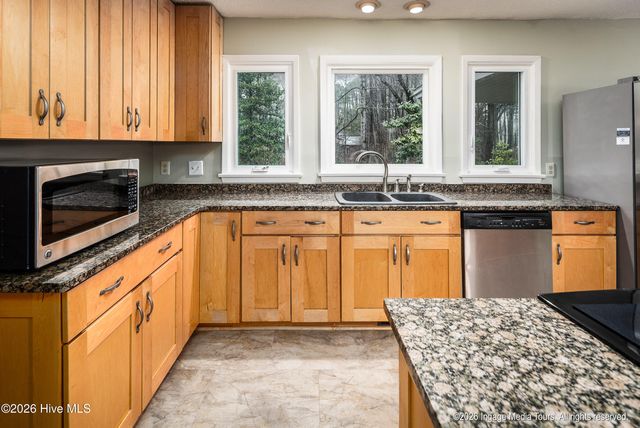 313 King George Road, Greenville, NC 27858