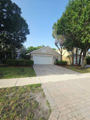 152 Canterbury Place, Royal Palm Beach, FL 33414