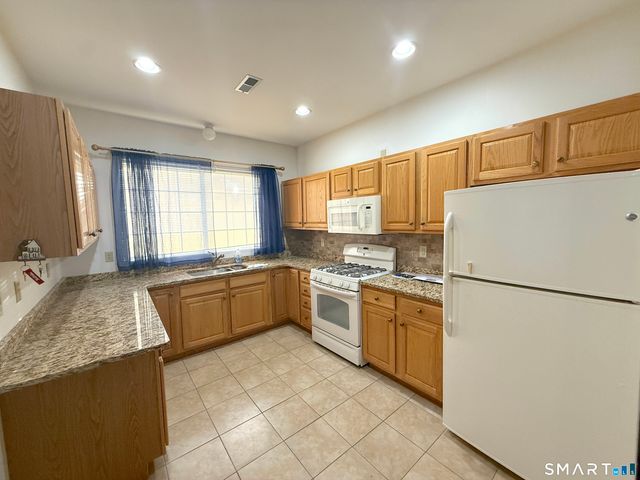 174 Wallens Street APT B6, Winchester, CT 06098