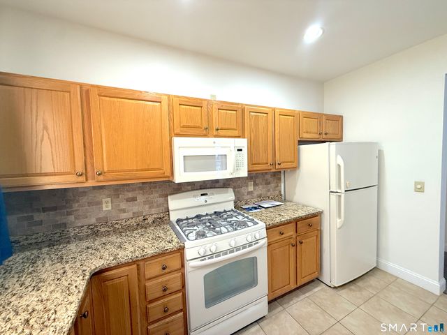 174 Wallens Street APT B6, Winchester, CT 06098