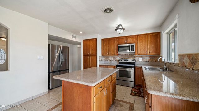 2908 E CACTUS Road, Phoenix, AZ 85032