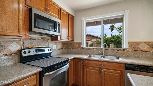 2908 E CACTUS Road, Phoenix, AZ 85032